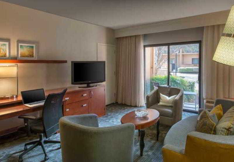 Courtyard Dallas Addison Midway Exterior foto