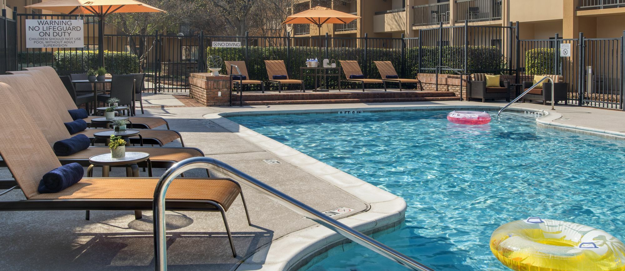 Courtyard Dallas Addison Midway Exterior foto